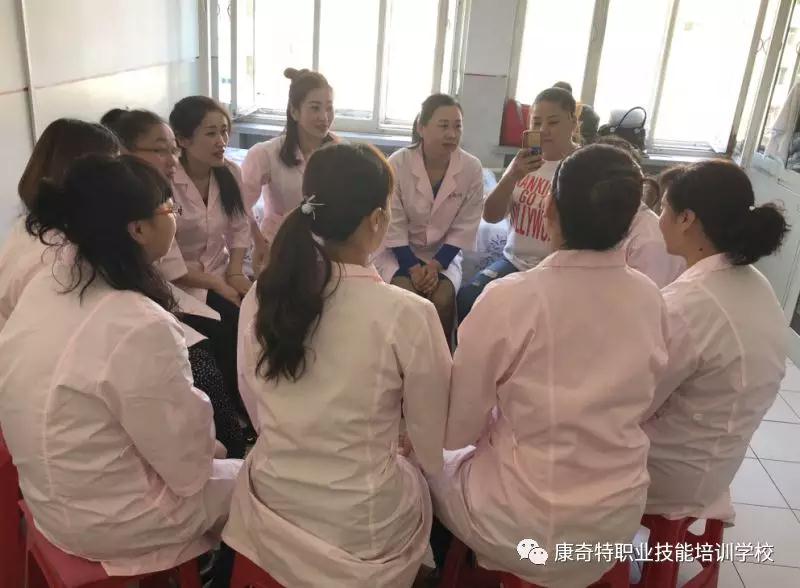 康奇特学校231期高级催乳师班学员们结业